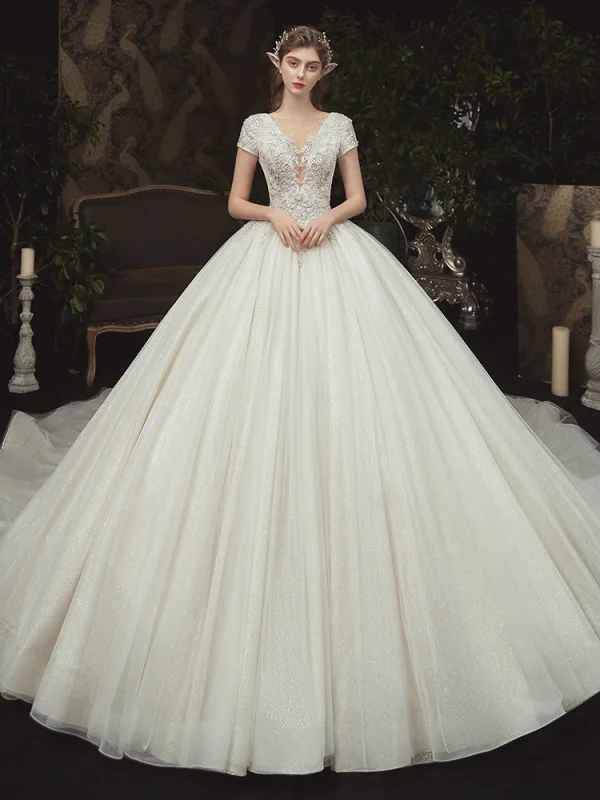 Romantique Champagne La Mariée Robe De Mariée 2020 Robe Boule Transparentes Col v profond Manches Courtes Dos Nu Appliques En Dentelle Perlage Glitter Tulle Cathedral Train Volants