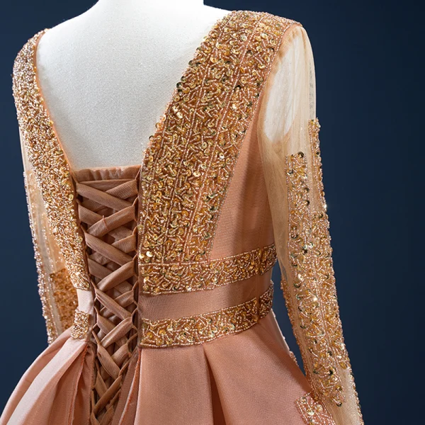 Luxe Orange Tapis rouge Robe De Soirée 2020 Princesse Transparentes Encolure Dégagée Manches Longues Fait main Perlage Paillettes Tribunal Train Volants Dos Nu