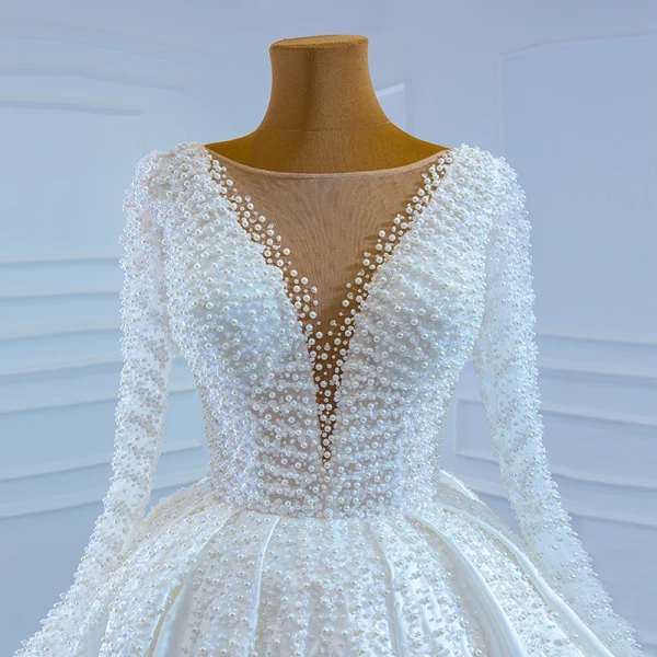 Luxe Blanche Satin La Mariée Robe De Mariée 2020 Robe Boule Transparentes Encolure Carrée Manches Longues Dos Nu Fait main Perlage Perle Train De Balayage Volants