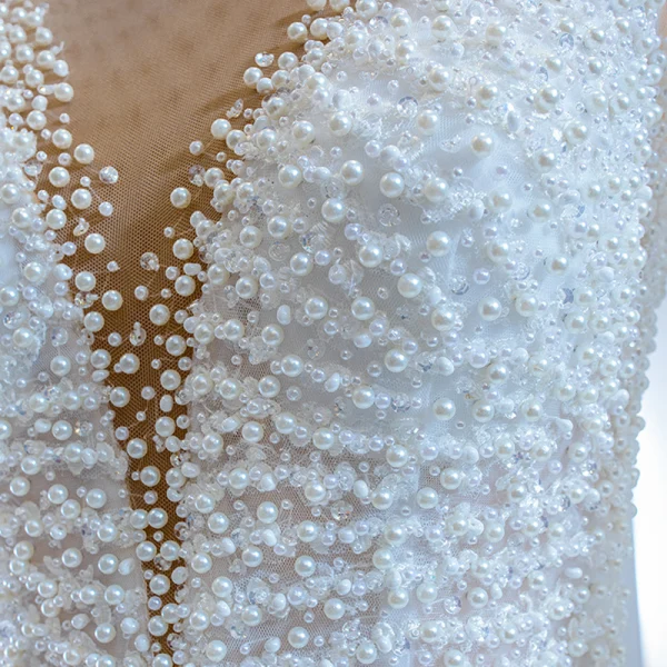 Luxe Blanche Satin La Mariée Robe De Mariée 2020 Robe Boule Transparentes Encolure Carrée Manches Longues Dos Nu Fait main Perlage Perle Train De Balayage Volants
