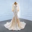 Luxe Champagne La Mariée Robe De Mariée 2020 Trompette / Sirène Transparentes Encolure Carrée Gonflée Manches Longues Dos Nu Appliques En Dentelle Plumes Train De Balayage Volants