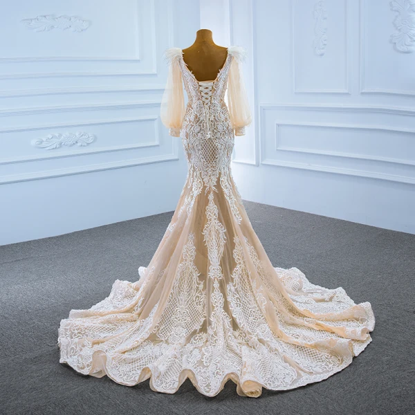 Luxe Champagne La Mariée Robe De Mariée 2020 Trompette / Sirène Transparentes Encolure Carrée Gonflée Manches Longues Dos Nu Appliques En Dentelle Plumes Train De Balayage Volants