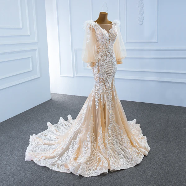 Luxe Champagne La Mariée Robe De Mariée 2020 Trompette / Sirène Transparentes Encolure Carrée Gonflée Manches Longues Dos Nu Appliques En Dentelle Plumes Train De Balayage Volants