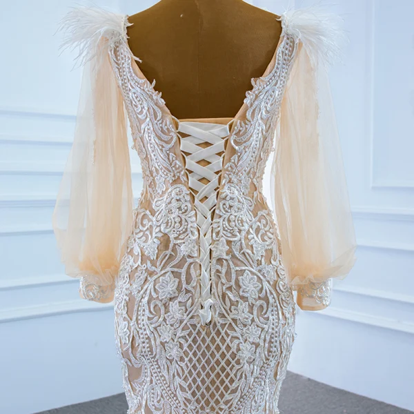 Luxe Champagne La Mariée Robe De Mariée 2020 Trompette / Sirène Transparentes Encolure Carrée Gonflée Manches Longues Dos Nu Appliques En Dentelle Plumes Train De Balayage Volants