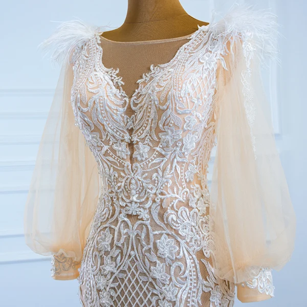 Luxe Champagne La Mariée Robe De Mariée 2020 Trompette / Sirène Transparentes Encolure Carrée Gonflée Manches Longues Dos Nu Appliques En Dentelle Plumes Train De Balayage Volants