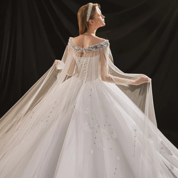 Luxus / Herrlich Ivory / Creme Durchsichtige Hochzeits Brautkleider / Hochzeitskleider 2020 Ballkleid Rundhalsausschnitt Lange Ärmel Rückenfreies Handgefertigt Perlenstickerei Pailletten Abnehmbar Königliche Schleppe Rüschen