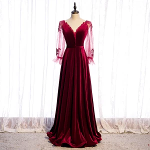 Snygga Fina Burgundy Velour Vinter Balklänningar 2020 Prinsessa V Hals Pösigt Långärmad Appliqués Spets Beading Långa Ruffle Halterneck Formella Klänningar