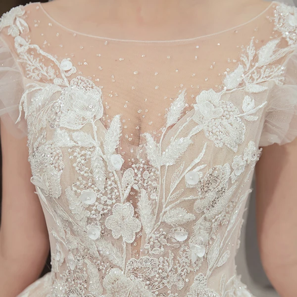 Romantique Champagne La Mariée Robe De Mariée 2020 Robe Boule Transparentes Encolure Carrée Manches Courtes Dos Nu Fleur Appliques En Dentelle Perlage Glitter Tulle Cathedral Train