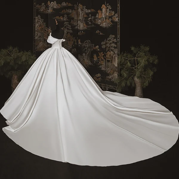 Simple Luxe Ivoire Satin La Mariée Robe De Mariée 2020 Robe Boule Bustier Sans Manches Dos Nu Cathedral Train Volants