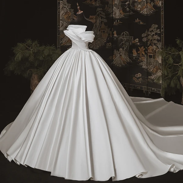 Simple Luxe Ivoire Satin La Mariée Robe De Mariée 2020 Robe Boule Bustier Sans Manches Dos Nu Cathedral Train Volants