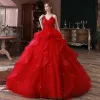 Hermoso Rojo Boda Vestidos De Novia 2020 Ball Gown Sweetheart Sin Mangas Sin Espalda Glitter Tul Cathedral Train Ruffle