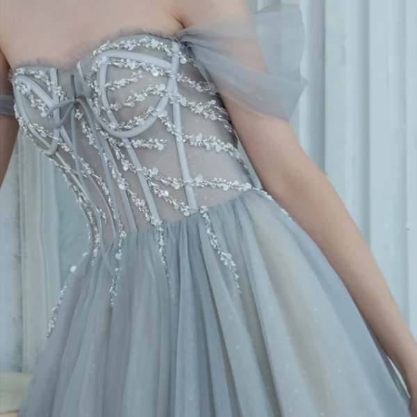 Chic Gris Robe De Bal 2020 Princesse De l'épaule Manches Courtes Perlage Glitter Tulle Train De Balayage Volants Dos Nu Robe De Ceremonie