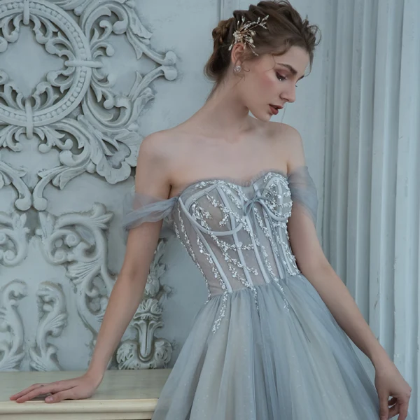 Chic Gris Robe De Bal 2020 Princesse De l'épaule Manches Courtes Perlage Glitter Tulle Train De Balayage Volants Dos Nu Robe De Ceremonie