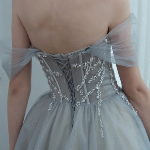 Chic Gris Robe De Bal 2020 Princesse De l'épaule Manches Courtes Perlage Glitter Tulle Train De Balayage Volants Dos Nu Robe De Ceremonie