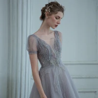 Wysokiej Klasy Szary Taniec Sukienki Na Bal 2020 Princessa Przezroczyste Głęboki V-Szyja Kótkie Rękawy Frezowanie Cekinami Tiulowe Długie Wzburzyć Bez Pleców Sukienki Wizytowe