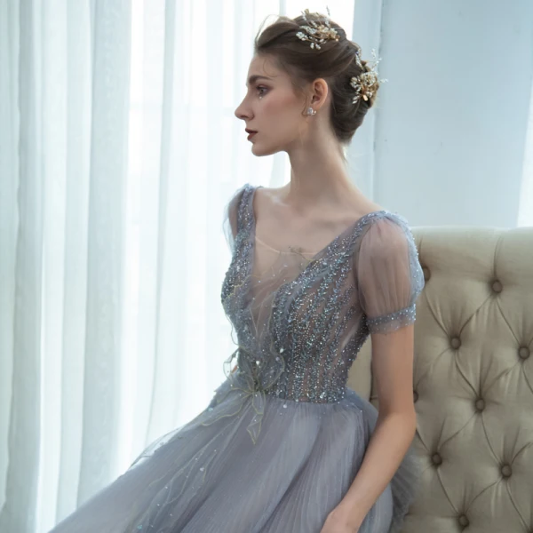 Haut de Gamme Gris Dansant Robe De Bal 2020 Princesse Transparentes Col v profond Manches Courtes Perlage Glitter Tulle Longue Volants Dos Nu Robe De Ceremonie