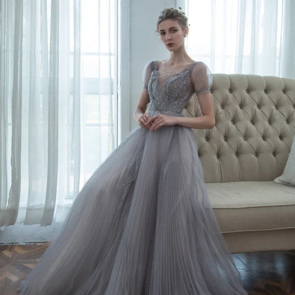 Haut de Gamme Gris Dansant Robe De Bal 2020 Princesse Transparentes Col v profond Manches Courtes Perlage Glitter Tulle Longue Volants Dos Nu Robe De Ceremonie