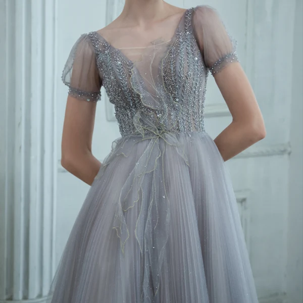 Haut de Gamme Gris Dansant Robe De Bal 2020 Princesse Transparentes Col v profond Manches Courtes Perlage Glitter Tulle Longue Volants Dos Nu Robe De Ceremonie