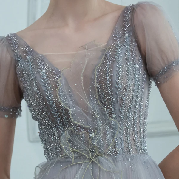 Haut de Gamme Gris Dansant Robe De Bal 2020 Princesse Transparentes Col v profond Manches Courtes Perlage Glitter Tulle Longue Volants Dos Nu Robe De Ceremonie