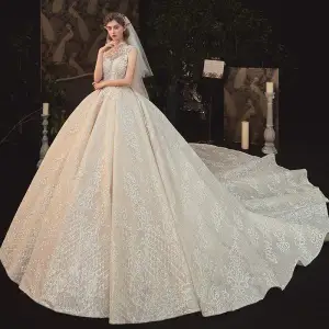 Vintage Originale Champagne Transparentes La Mariée Robe De Mariée 2020 Robe Boule Col Haut Sans Manches Dos Nu Appliques En Dentelle Perlage Glitter Tulle Cathedral Train Volants
