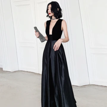 Sexy Noire Satin Dansant Robe De Bal 2020 Princesse Col V Profond Sans Manches Longue Volants Dos Nu Robe De Ceremonie