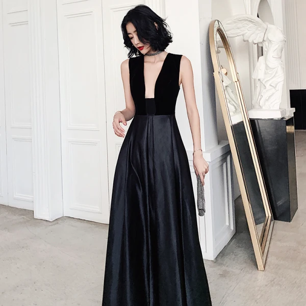 Sexy Black Satin Dancing Prom Dresses 2020 A-Line / Princess Deep V-Neck Sleeveless Floor-Length / Long Ruffle Backless Formal Dresses