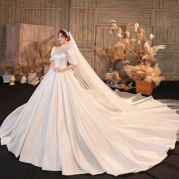 Vintage / Originale Ivoire Satin Transparentes La Mariée Robe De Mariée 2020 Robe Boule Col Haut Gonflée Manches Courtes Dos Nu Noeud Perlage Perle Cathedral Train Volants