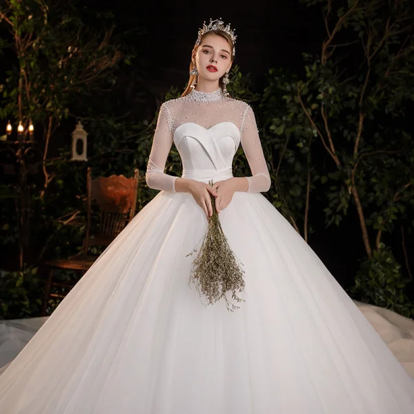 Vintage Weiß Durchsichtige Hochzeits Brautkleider / Hochzeitskleider 2020 Ballkleid Stehkragen Lange Ärmel Rückenfreies Perlenstickerei Perle Kathedrale Schleppe Rüschen