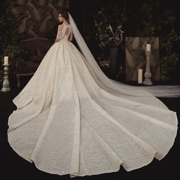 Luxe Champagne La Mariée Robe De Mariée 2020 Robe Boule Encolure Dégagée Sans Manches Dos Nu Perlage Paillettes Glitter Tulle Cathedral Train Volants