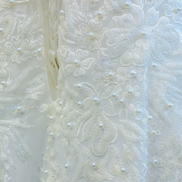 Luxe Blanche La Mariée Robe De Mariée 2020 Robe Boule Transparentes Col v profond Manches Longues Dos Nu Appliques En Dentelle Perlage Perle Chapel Train Volants