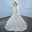Luxus / Herrlich Weiß Hochzeits Brautkleider / Hochzeitskleider 2020 Meerjungfrau Durchsichtige Tiefer V-Ausschnitt Ärmellos Rückenfreies 3D Spitze Perlenstickerei Sweep / Pinsel Zug Rüschen