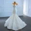 Luxus / Herrlich Weiß Hochzeits Brautkleider / Hochzeitskleider 2020 Meerjungfrau Durchsichtige Tiefer V-Ausschnitt Ärmellos Rückenfreies 3D Spitze Perlenstickerei Sweep / Pinsel Zug Rüschen