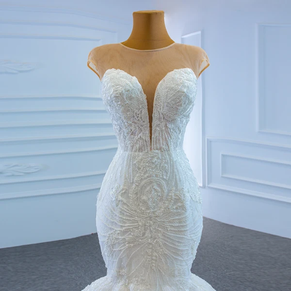 Luxus / Herrlich Weiß Hochzeits Brautkleider / Hochzeitskleider 2020 Meerjungfrau Durchsichtige Tiefer V-Ausschnitt Ärmellos Rückenfreies 3D Spitze Perlenstickerei Sweep / Pinsel Zug Rüschen