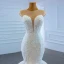 Luxus / Herrlich Weiß Hochzeits Brautkleider / Hochzeitskleider 2020 Meerjungfrau Durchsichtige Tiefer V-Ausschnitt Ärmellos Rückenfreies 3D Spitze Perlenstickerei Sweep / Pinsel Zug Rüschen