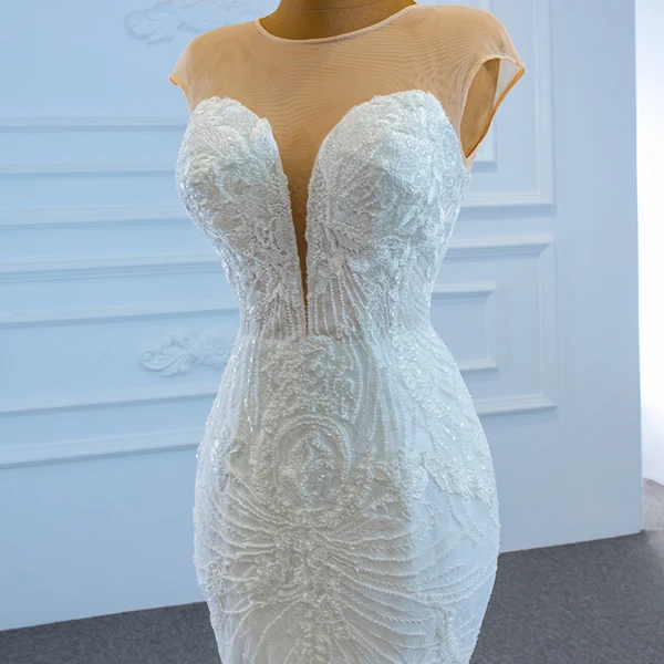 Luxus / Herrlich Weiß Hochzeits Brautkleider / Hochzeitskleider 2020 Meerjungfrau Durchsichtige Tiefer V-Ausschnitt Ärmellos Rückenfreies 3D Spitze Perlenstickerei Sweep / Pinsel Zug Rüschen