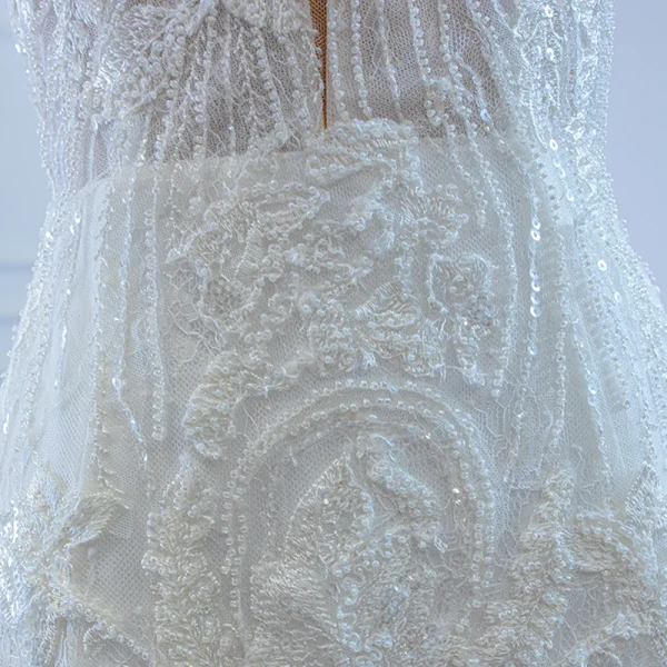 Luxus / Herrlich Weiß Hochzeits Brautkleider / Hochzeitskleider 2020 Meerjungfrau Durchsichtige Tiefer V-Ausschnitt Ärmellos Rückenfreies 3D Spitze Perlenstickerei Sweep / Pinsel Zug Rüschen