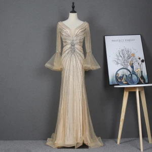 Haut De Gamme Doré Tapis Rouge Robe De Soirée 2020 Trompette Sirène Transparentes Col V Profond Manches Longues Manches De Cloche Perlage Faux Diamant Paillettes Train De Balayage Volants Dos Nu Robe De Ceremonie