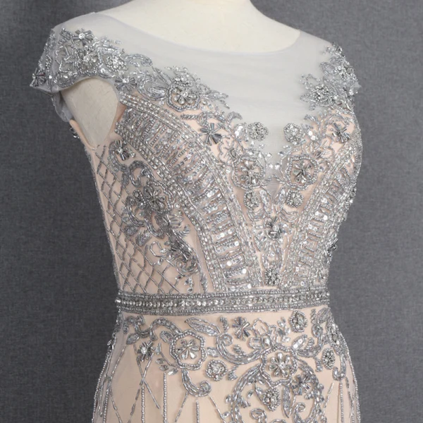 Illusion Champagne Transparentes Tapis rouge Robe De Soirée 2020 Trompette / Sirène Encolure Dégagée Sans Manches Perlage Faux Diamant Plumes Train De Balayage Volants Robe De Ceremonie