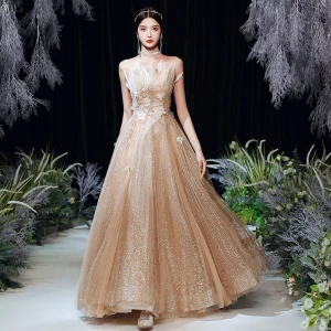 Sjarmerende Gull Dancing Ballkjoler 2020 Prinsesse Strapless Uten Ermer Beading Glitter Tyll Lange Buste Ryggløse Formelle Kjoler