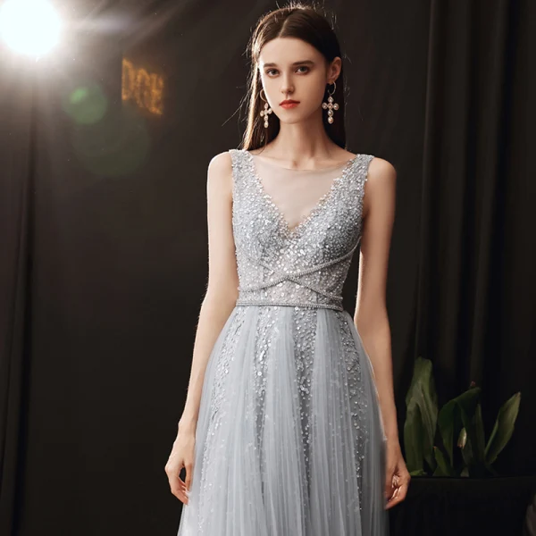 Haut de Gamme Gris Transparentes Tapis rouge Robe De Soirée Avec Châle 2020 Princesse Encolure Dégagée Sans Manches Plumes Perlage Paillettes Train De Balayage Volants Robe De Ceremonie