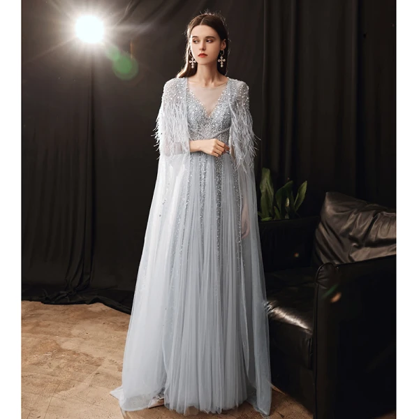 Haut de Gamme Gris Transparentes Tapis rouge Robe De Soirée Avec Châle 2020 Princesse Encolure Dégagée Sans Manches Plumes Perlage Paillettes Train De Balayage Volants Robe De Ceremonie