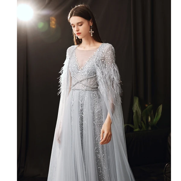 Haut de Gamme Gris Transparentes Tapis rouge Robe De Soirée Avec Châle 2020 Princesse Encolure Dégagée Sans Manches Plumes Perlage Paillettes Train De Balayage Volants Robe De Ceremonie
