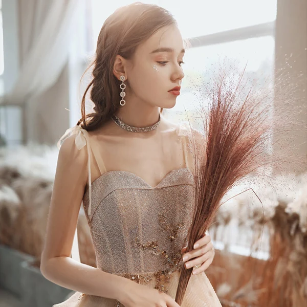 High End Champagner Ballkleider 2020 A Linie Spaghettiträger Ärmellos Perlenstickerei Glanz Tülle Sweep / Pinsel Zug Rüschen Rückenfreies Festliche Kleider