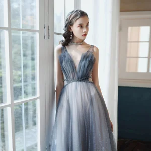 Haut De Gamme Bleu Marine Dégradé De Couleur Robe De Bal 2020 Princesse Col V Profond Sans Manches Perlage Glitter Tulle Train De Balayage Volants Dos Nu Robe De Ceremonie