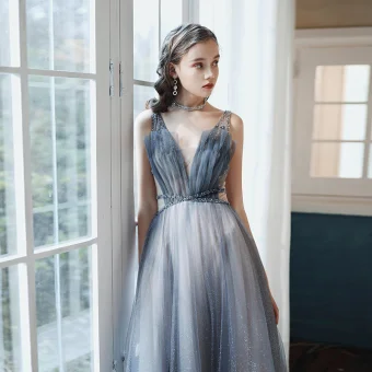 Haut De Gamme Bleu Marine Dégradé De Couleur Robe De Bal 2020 Princesse Col V Profond Sans Manches Perlage Glitter Tulle Train De Balayage Volants Dos Nu Robe De Ceremonie