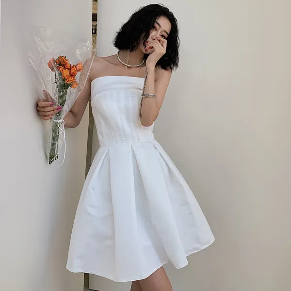 Modest / Simple White Homecoming Graduation Dresses 2020 A-Line / Princess Strapless Sleeveless Short Ruffle Backless Formal Dresses