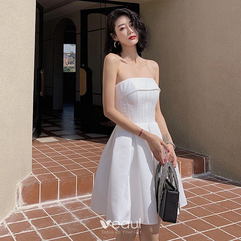 Modest / Simple White Homecoming Graduation Dresses 2020 A-Line / Princess Strapless Sleeveless Short Ruffle Backless Formal Dresses