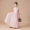 Eleganckie Różowy Perłowy Szyfon Ślub Sukienki Dla Dziewczynek 2020 Otoczka / Nadające Wycięciem Bez Rękawów Szarfa Długie Wzburzyć