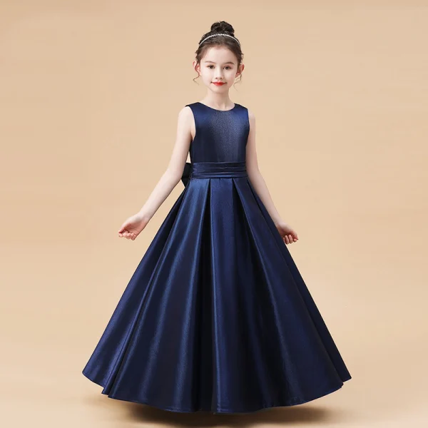 Simple Bleu Marine Satin Robe Ceremonie Fille 2020 Princesse Encolure Dégagée Sans Manches Noeud Ceinture Longue Volants