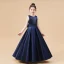 Simple Bleu Marine Satin Robe Ceremonie Fille 2020 Princesse Encolure Dégagée Sans Manches Noeud Ceinture Longue Volants